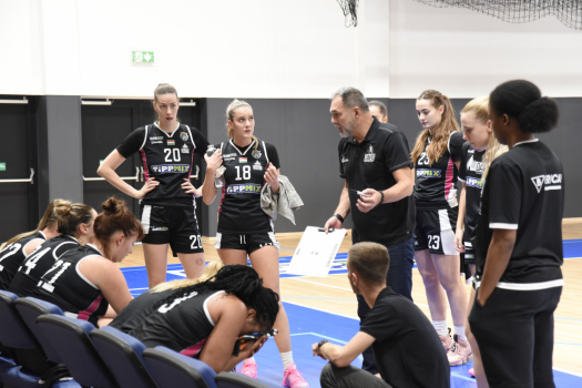 Véget ért a szünet az alsóházban: Ceglédre utazunk