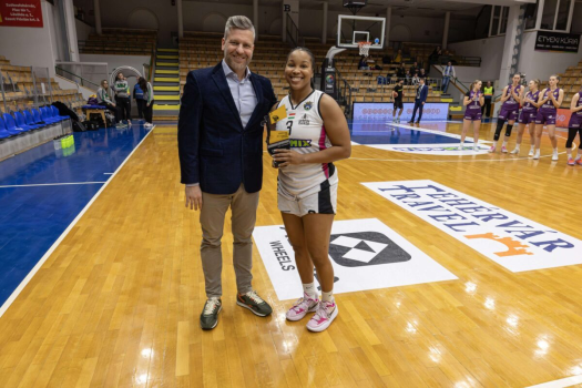 Átvette a Tippmix Hónap Játékosa díjat KK Deans